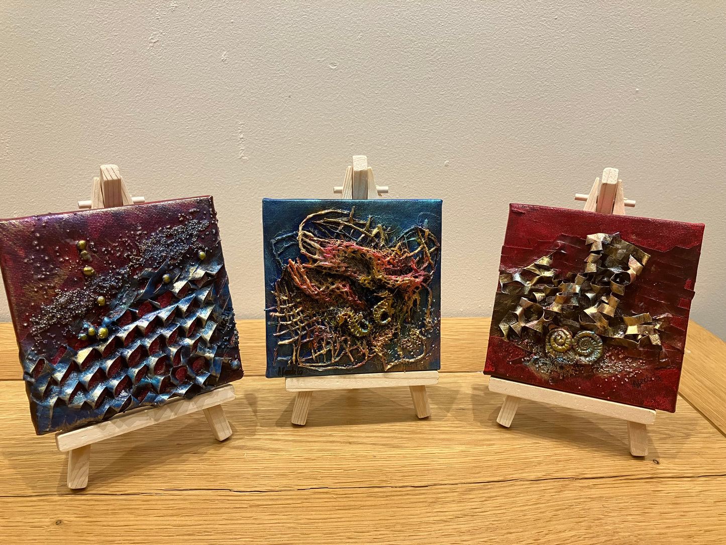 10 x 10 cm Textured Abstract Painting with Easel