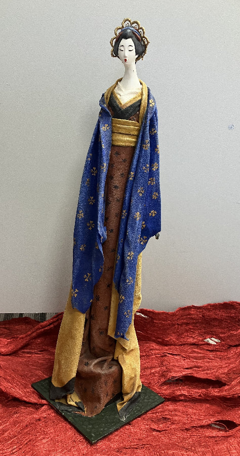 Geisha sculpture created with Powertex fabric hardener suitable to be displayed indoor and outdoors